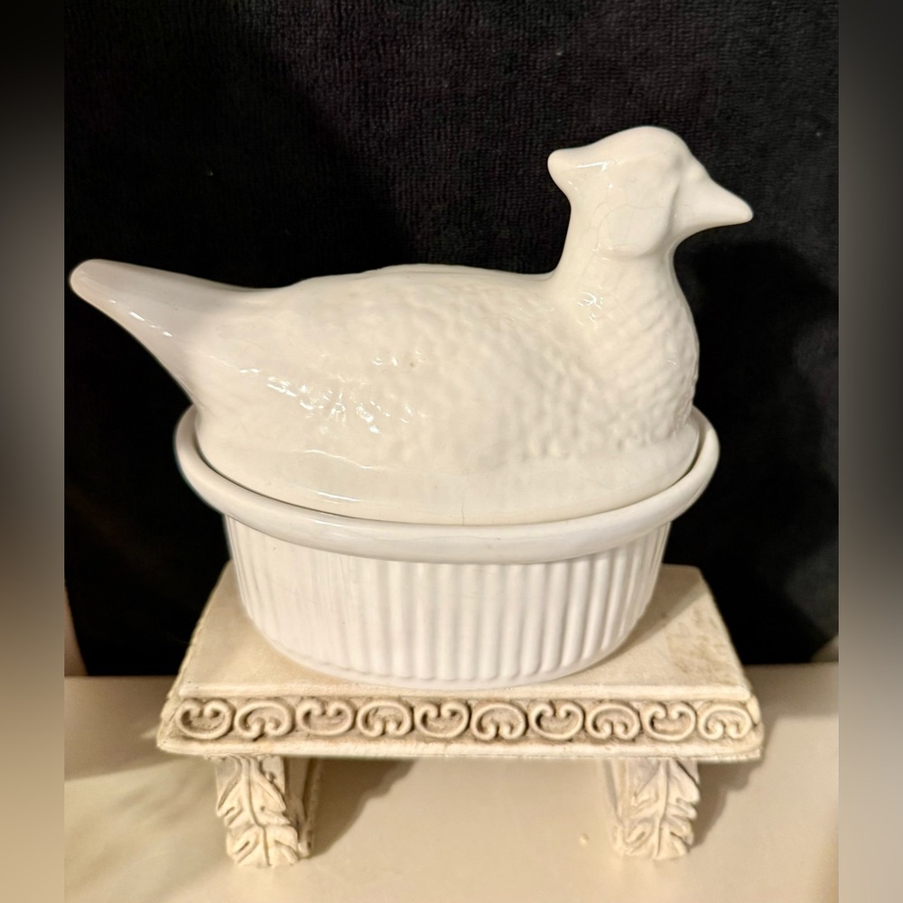 Sm. White Pheasant Baking /Casserole dish.  Base 5”x6.5”